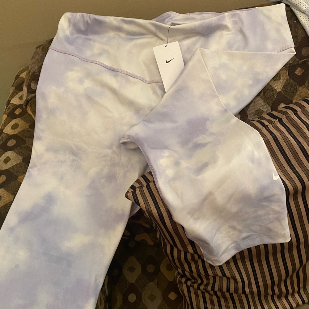 SOLD !!! Nike 1x capris NWTS